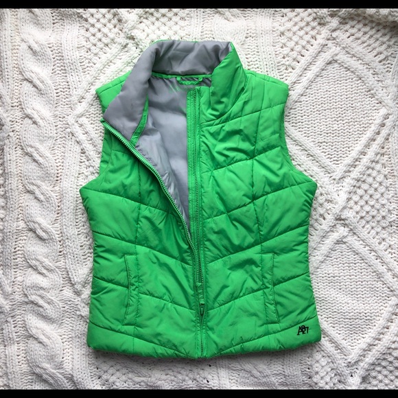 Green Zip-Up Winter Vest - Picture 2 of 2